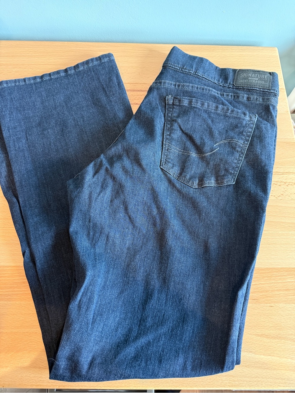 Signature by Levi Strauss Women’s Indigo Straight Jeans